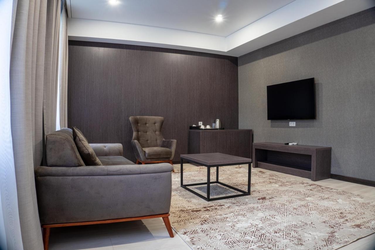 Resident Hotel Kazybek Bi الماتي المظهر الخارجي الصورة