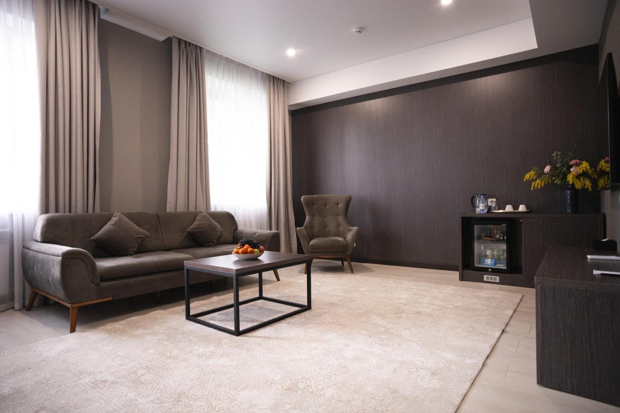 Resident Hotel Kazybek Bi الماتي المظهر الخارجي الصورة