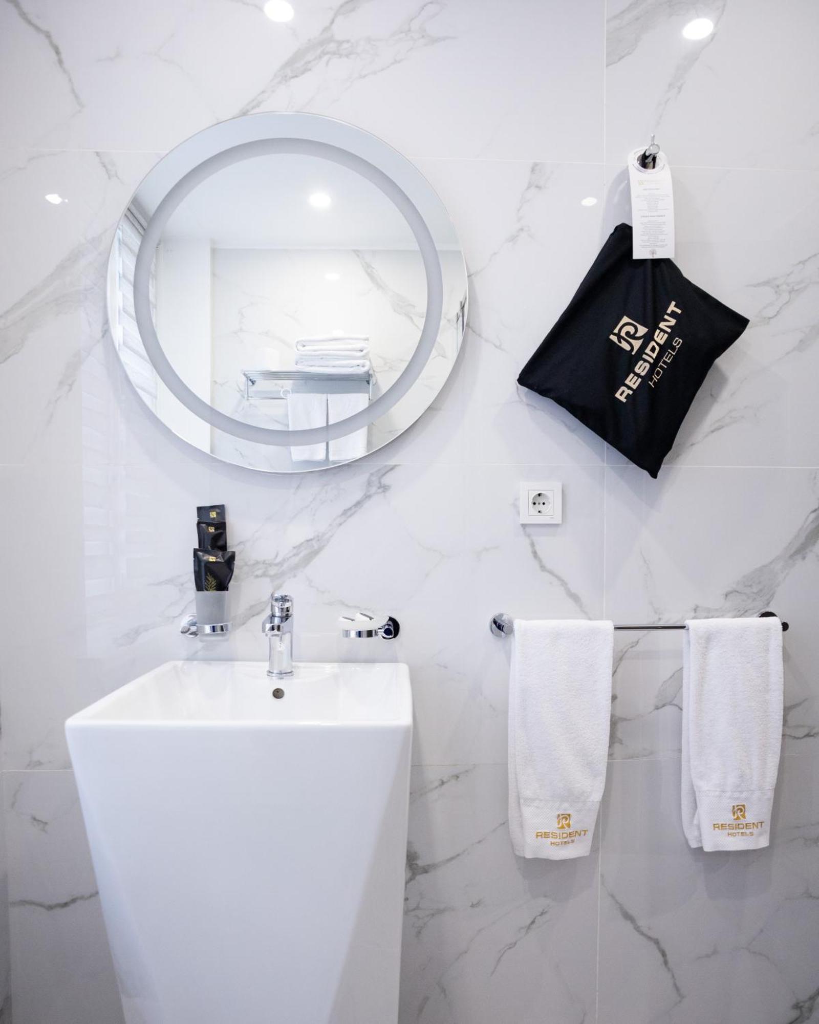 Resident Hotel Kazybek Bi الماتي المظهر الخارجي الصورة